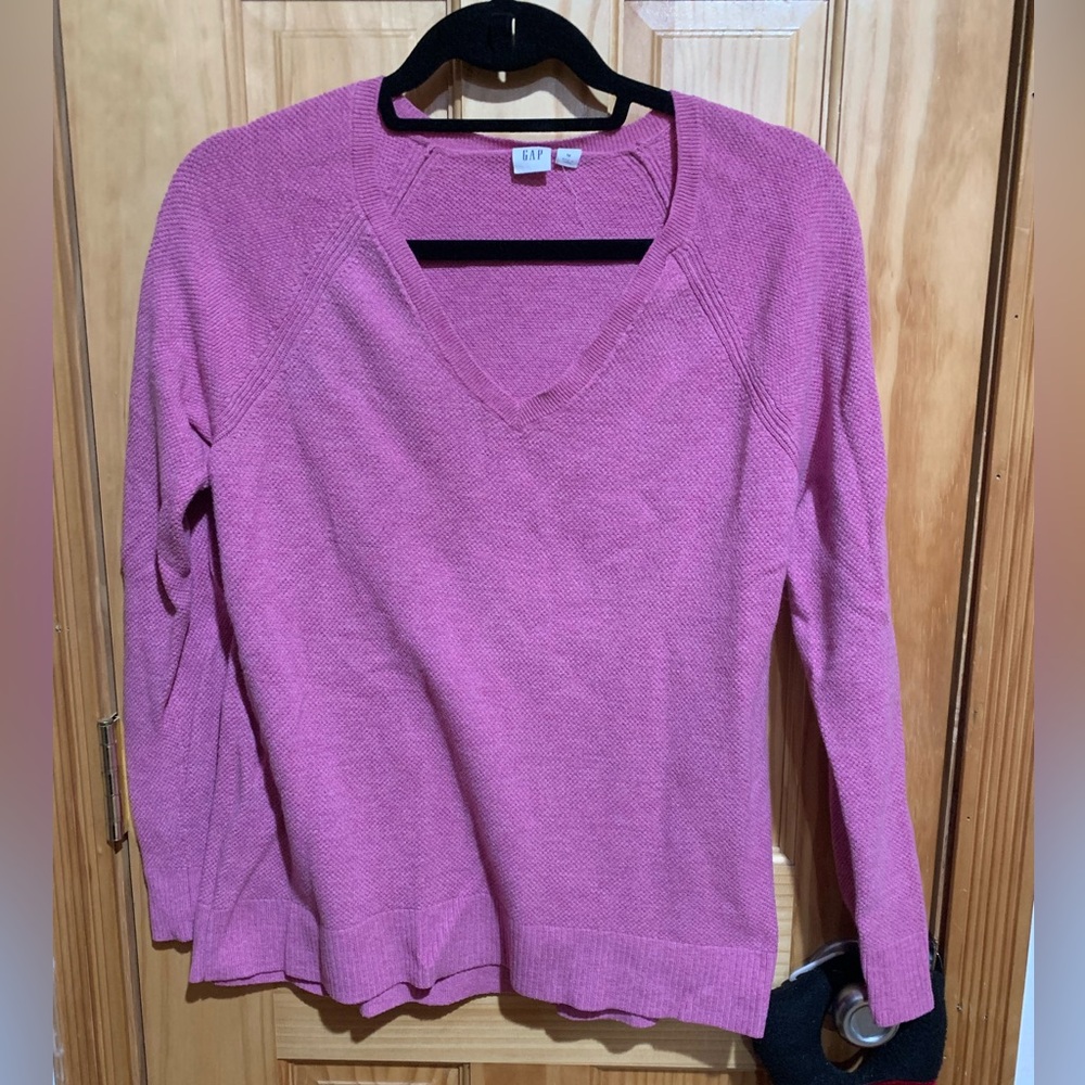 🖤5 for $20- Gap Woman’s Medium Long Sleeve Pink Sweater